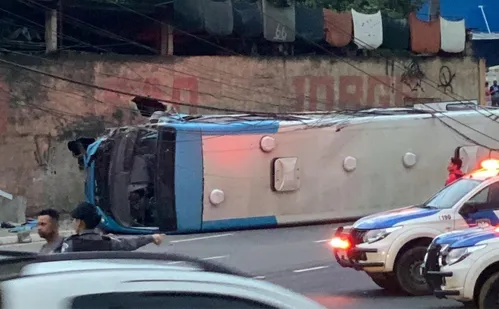 
          Imagem ilustrativa da imagem Motorista do Transcol que tombou em Cariacica estava com CNH vencida há oito meses
          