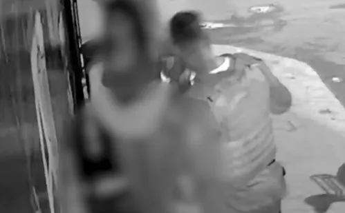 
          Imagem ilustrativa da imagem Mulher é obrigada a levantar a saia em abordagem da PM em Jacaraípe
          