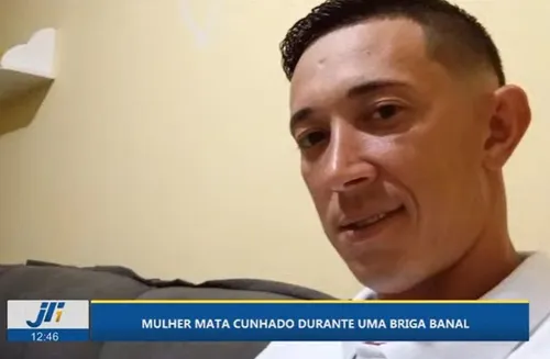 
          Imagem ilustrativa da imagem Mulher mata cunhado em briga banal após bebedeira em Sertânia
          