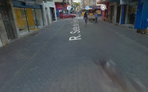 
          Imagem ilustrativa da imagem Músico é agredido com porrete por dono de bar no centro de Vitória
          