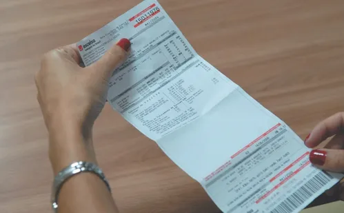 
          Imagem ilustrativa da imagem Mutirão para limpar 425 nomes por dia na Grande Vitória
          