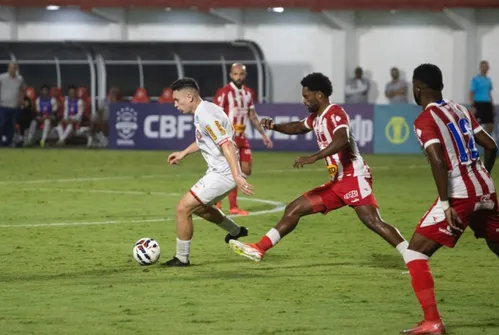 
          Imagem ilustrativa da imagem Náutico vence Tombense por 2x0 fora de casa e entra pela primeira vez no G8
          