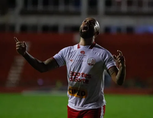 
          Imagem ilustrativa da imagem Náutico vence o Maringá, nos Aflitos, e fica mais próximo do G8
          