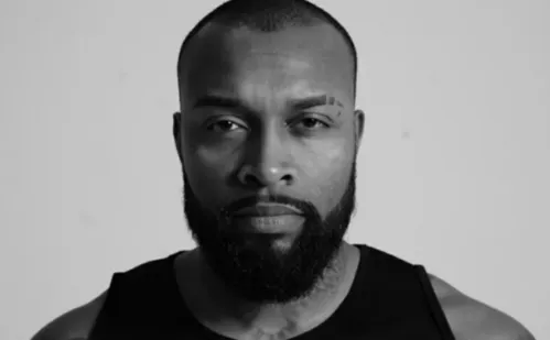 
          Imagem ilustrativa da imagem Nego Di e sócio são condenados a 11 anos de prisão por golpes com loja virtual
          