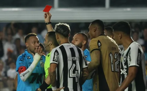 
          Imagem ilustrativa da imagem Neymar tenta fazer gol de mão, é expulso por juiz capixaba e critica arbitragem
          