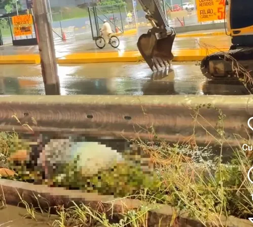 
          Imagem ilustrativa da imagem Novo caso de descarga elétrica. Homem socorrido após levar choque em poste na PE-15
          