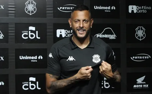 
          Imagem ilustrativa da imagem Novo goleiro do Rio Branco: “Eu não vim para brincar”
          