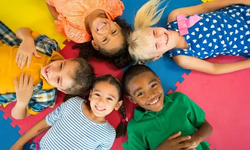 
          Imagem ilustrativa da imagem Oficinas de férias no Recife Antigo convidam crianças e jovens a criar
          