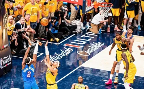 
          Imagem ilustrativa da imagem Oklahoma City Thunder derrota Indiana Pacers e empata série final da NBA
          
