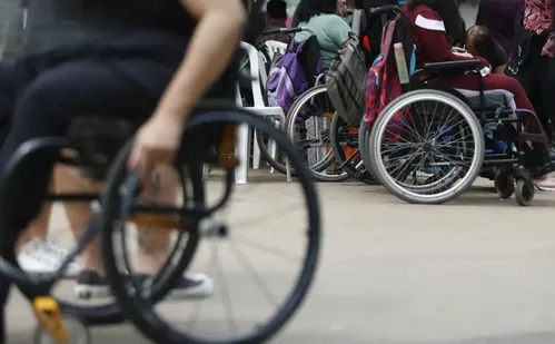 
          Imagem ilustrativa da imagem Onde estão e quantos são os brasileiros com deficiência, segundo o Censo do IBGE
          