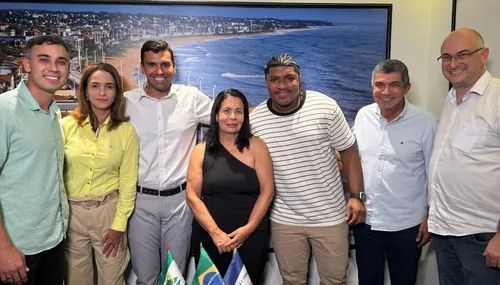 
          Imagem ilustrativa da imagem PDT inaugura nova sede e quer discutir governo
          