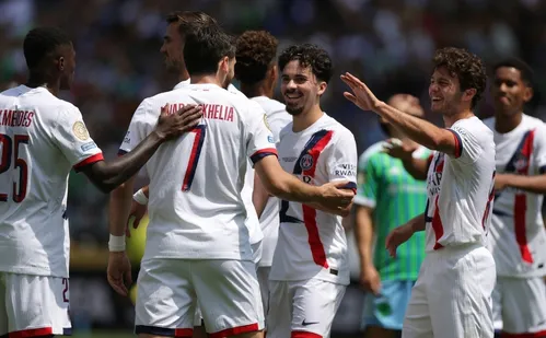 
          Imagem ilustrativa da imagem PSG faz jogo protocolar e tira liderança do Botafogo no Mundial de Clubes
          