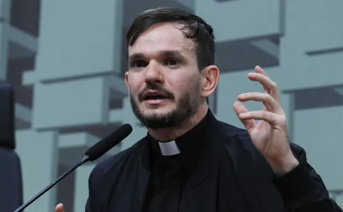 
          Imagem ilustrativa da imagem Padre Patrick entra com processo para conseguir cidadania italiana
          