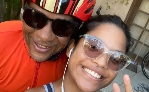 
          Imagem ilustrativa da imagem Pai de brasileira morta na Indonésia presta homenagem com música de Chico Buarque
          