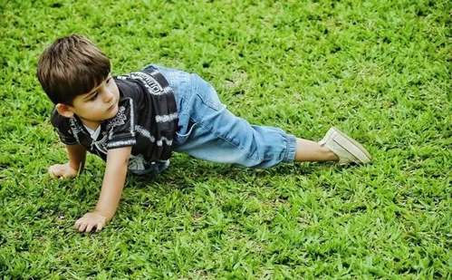 
          Imagem ilustrativa da imagem Pais conseguem arrecadar R$ 18 milhões para tratar doença rara de filho no EUA
          