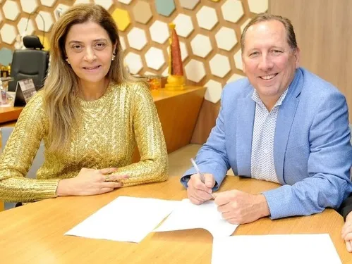 
          Imagem ilustrativa da imagem Palmeiras e Botafogo decidem vaga no Mundial em clima menos bélico e com Leila e Textor em paz
          