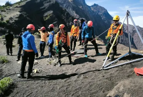 
          Imagem ilustrativa da imagem Parque na Indonésia divulga imagens de operação de resgate de brasileira; veja vídeo
          