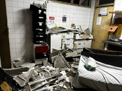 
          Imagem ilustrativa da imagem Parte de teto do 5º andar do Hospital da Restauração desaba por conta das chuvas
          