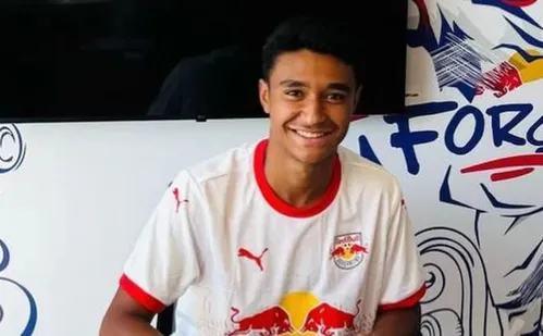 
          Imagem ilustrativa da imagem Pedro Severino teve crânio reconstruído por impressora 3D e já bate bola em terapia
          