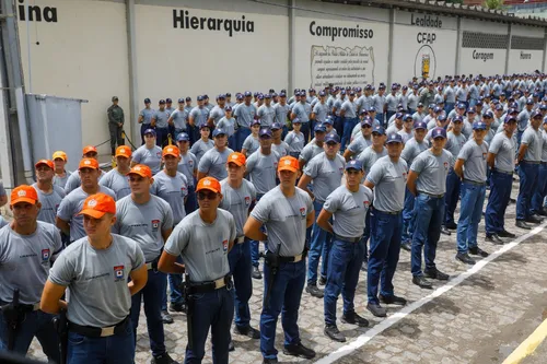 
          Imagem ilustrativa da imagem Pernambuco convoca mais 2.400 aprovados no concurso da PMPE
          