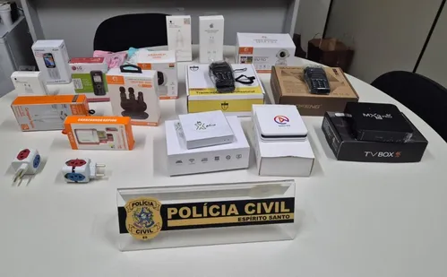
          Imagem ilustrativa da imagem Polícia apreende mais de 40 mil produtos falsificados em loja de Vitória
          
