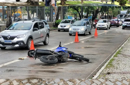 
          Imagem ilustrativa da imagem Policial militar morre em colisão na Avenida Caxangá, no Recife
          