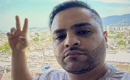 
          Imagem ilustrativa da imagem 'Professor', distribuidor de armas do Comando Vermelho, morre baleado no RJ
          