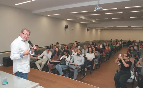 
          Imagem ilustrativa da imagem Psiquiatra afirma: “Jovens têm dificuldade de viver a vida real”
          