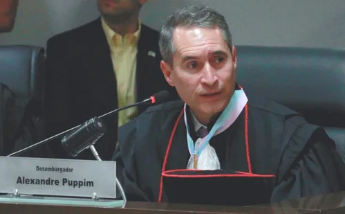 
          Imagem ilustrativa da imagem Puppim toma posse como desembargador do Tribunal de Justiça do ES
          