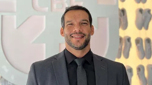 
          Imagem ilustrativa da imagem Quem é Samir Xaud, candidato único à presidência da CBF, e o que ele pensa sobre futebol?
          