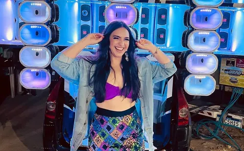 
          Imagem ilustrativa da imagem Quem é a cantora de forró Faby Bezerra, que morreu aos 37 anos
          