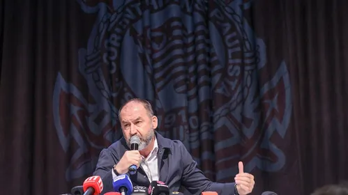 
          Imagem ilustrativa da imagem Quem é o presidente do Corinthians? Entenda o que alegam as partes após caos no Parque São Jorge
          