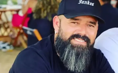 
          Imagem ilustrativa da imagem Quem era o cantor de forró que morreu aos 42 anos?
          