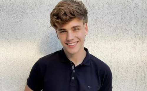 
          Imagem ilustrativa da imagem Quem era o modelo de 17 anos que morreu afogado após sessão de fotos de formatura
          