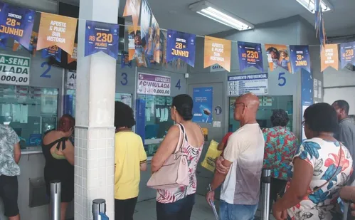 
          Imagem ilustrativa da imagem Quina de São João: quatro participantes de bolão de Cariacica já resgataram prêmio
          