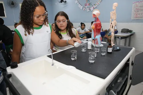 
          Imagem ilustrativa da imagem Recursos tecnológicos nas salas de aula
          