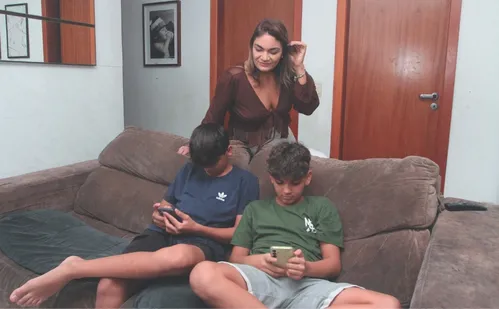 
          Imagem ilustrativa da imagem Redes sociais “privadas” usadas por adolescentes preocupam pais e especialistas
          