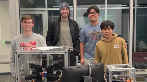 
          Imagem ilustrativa da imagem Robô para resolver cubo mágico entra para o Guinness: ‘mais rápido do que um piscar de olhos’
          