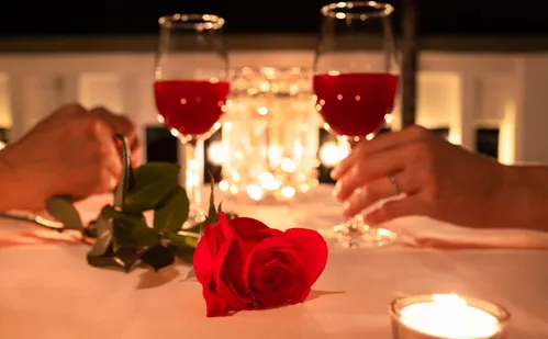 
          Imagem ilustrativa da imagem Roteiro de festas e jantares: veja as opções para o Dia dos Namorados
          