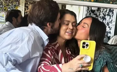 
          Imagem ilustrativa da imagem Sabrina Sato e Nicolas Prattes visitam Preta Gil em Nova York
          