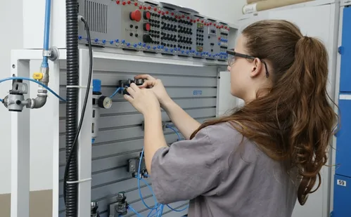 
          Imagem ilustrativa da imagem Saiba como se inscrever para oito cursos técnicos gratuitos no ES
          