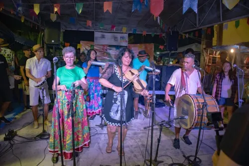 
          Imagem ilustrativa da imagem Sambada de Dona Glorinha do Coco movimenta Olinda nesta sexta-feira (27)
          