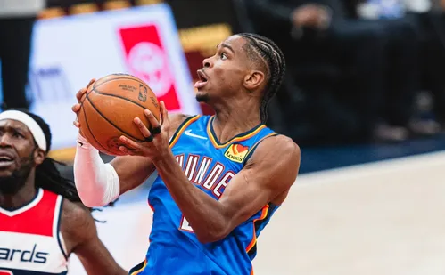 
          Imagem ilustrativa da imagem Shai Gilgeous-Alexander será declarado MVP da NBA e mantém hegemonia estrangeira
          