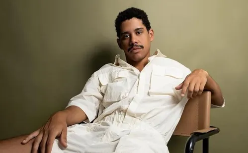 
          Imagem ilustrativa da imagem “Sonho de ser médico e astronauta durou pouco”, conta ator Cauê Campos
          