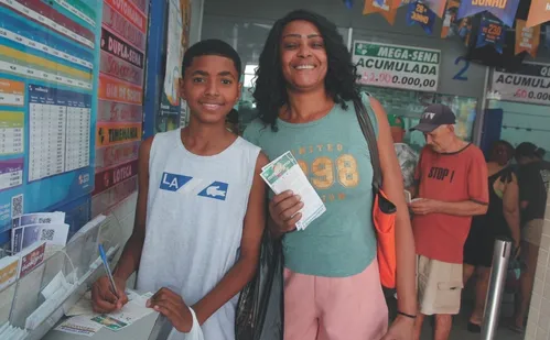 
          Imagem ilustrativa da imagem “Todo mundo está curioso”, diz gerente de lotérica que fez novos milionários no ES
          