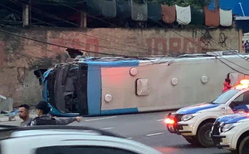 
          Imagem ilustrativa da imagem Transcol tomba e 14 pessoas ficam feridas em Cariacica
          