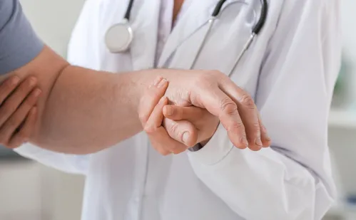 
          Imagem ilustrativa da imagem Tratamentos avançados oferecem mais qualidade de vida para quem tem Parkinson
          