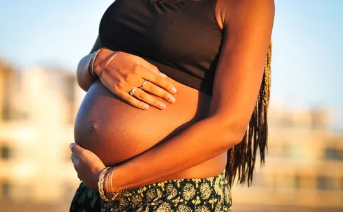 
          Imagem ilustrativa da imagem Uma em cada 23 adolescentes torna-se mãe por ano no país, diz pesquisa
          