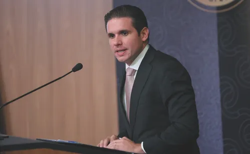 
          Imagem ilustrativa da imagem Turistas adiam viagens com o aumento de impostos
          