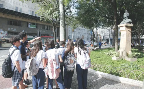 
          Imagem ilustrativa da imagem Uma viagem pela história em aulas sobre monumentos do Centro de Vitória
          